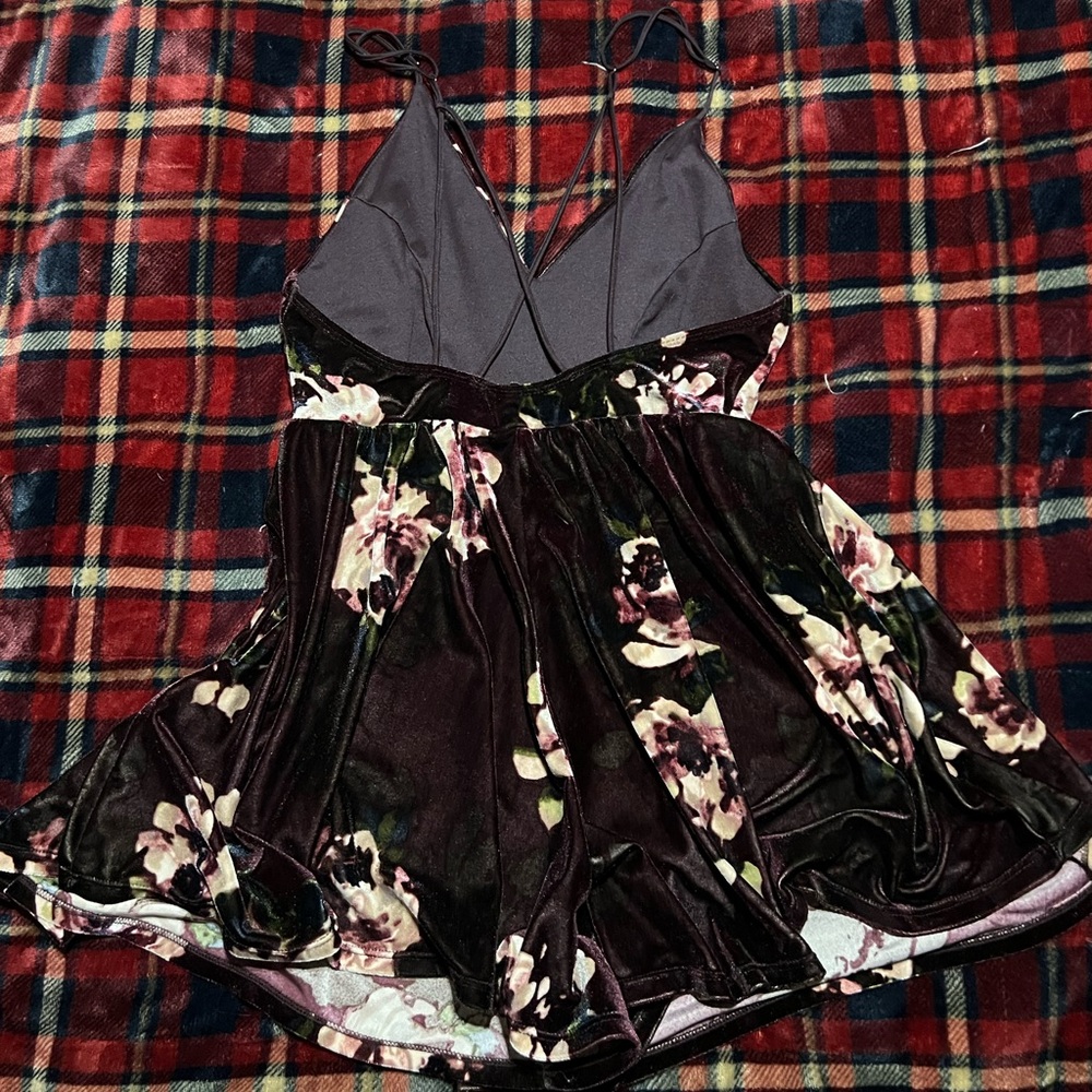 Timing Velvet Romper - Picture 3 of 3